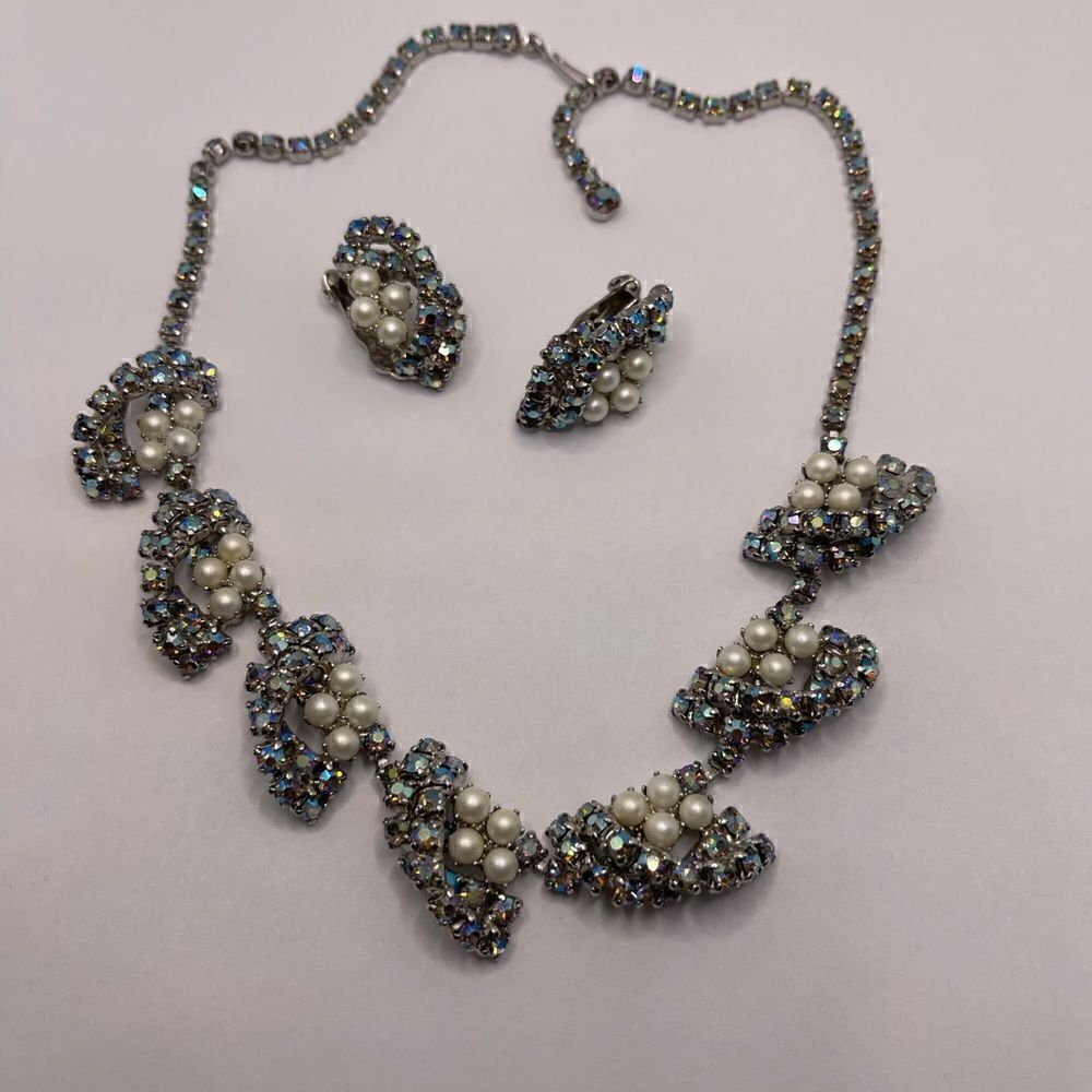 Vintage set aurora borealis and faux pearls necklace earrings - Picture 6 of 9